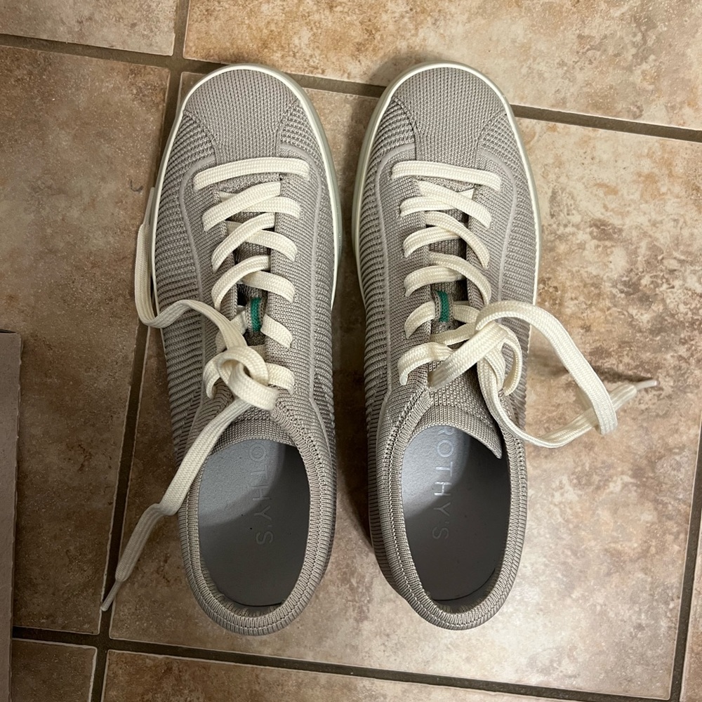 New Rothy’s lace up sneaker vintage grey